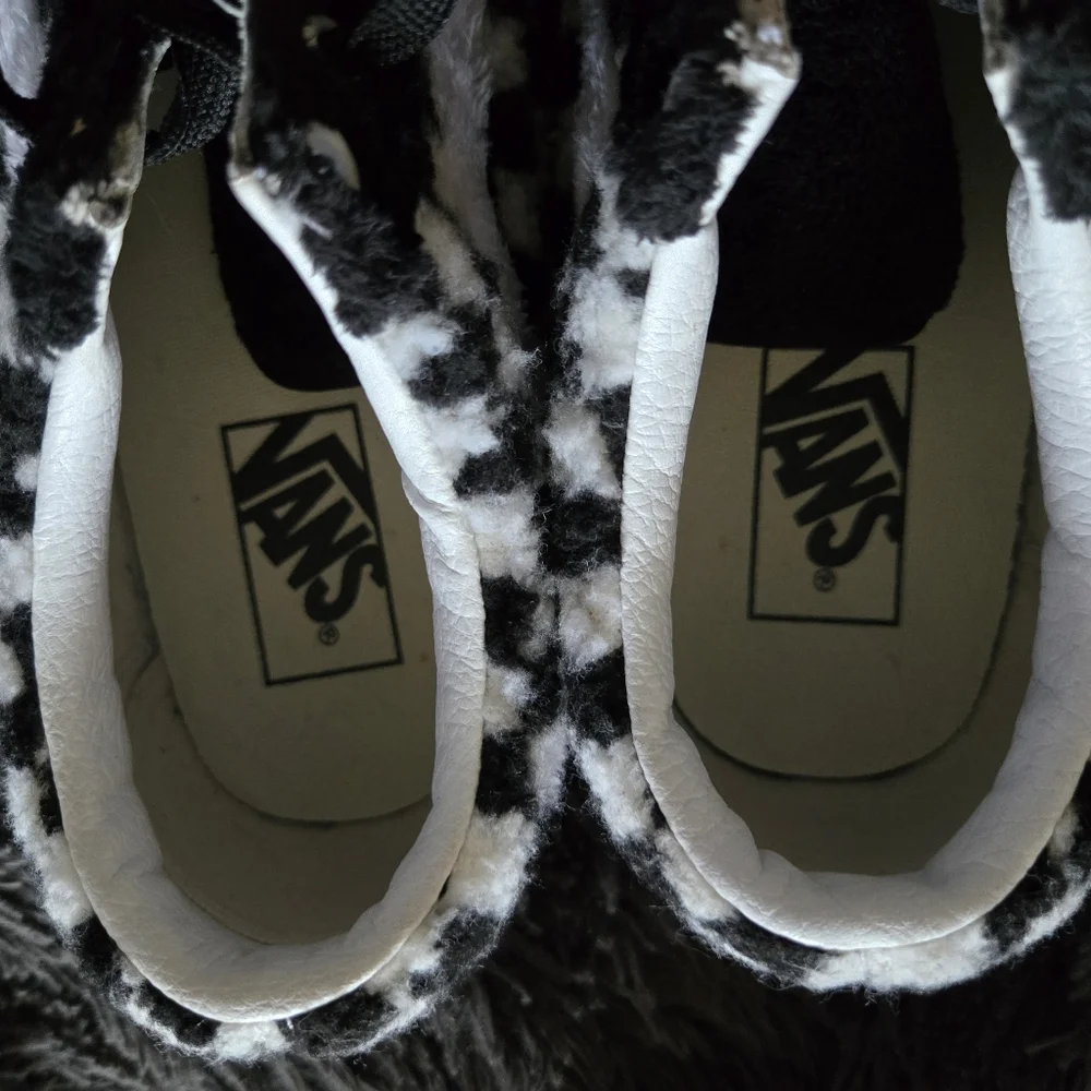VANS | Sherpa Black and White Checkerboard Sneakers Sz 7.5 M / 9 W